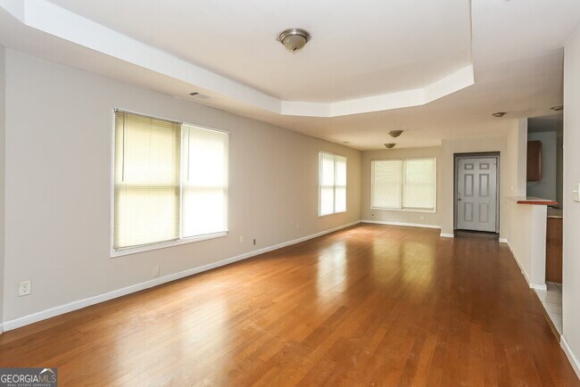 Foto del edificio - 700 S Grand Ave NW