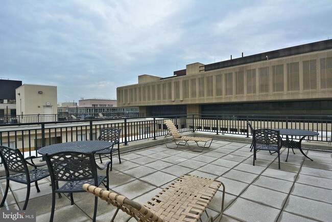 Foto del edificio - 915 E St NW