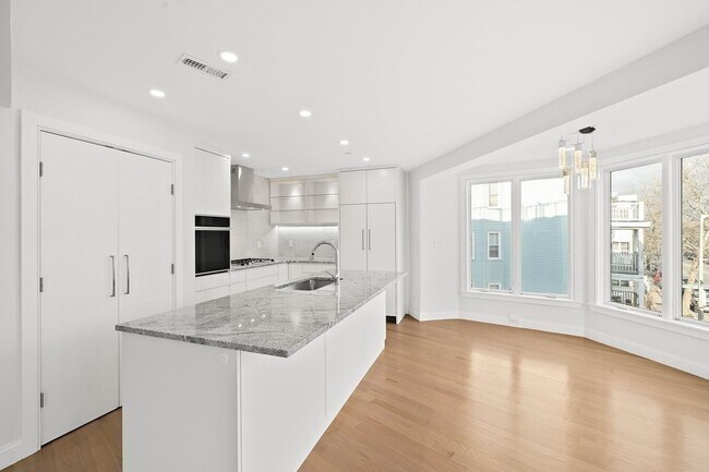 Building Photo - 4381-4383 Washington St-