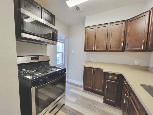 Photo - 1833 E Harvard St Apartment