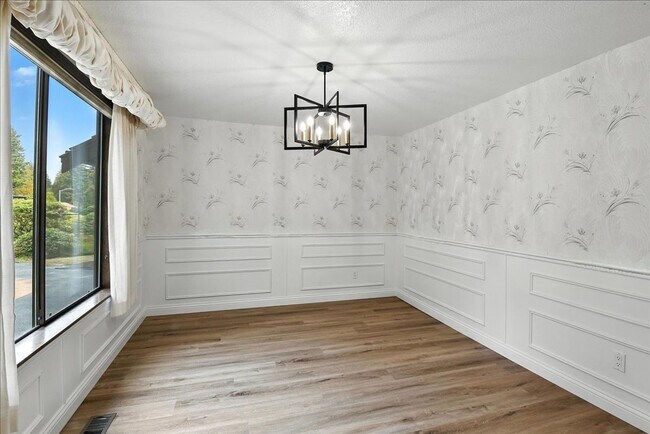 Building Photo - 3bd/2.25ba Edmonds House