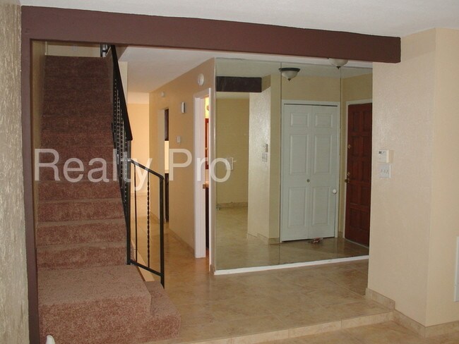Building Photo - 52 Calle Monte Aplanado NW