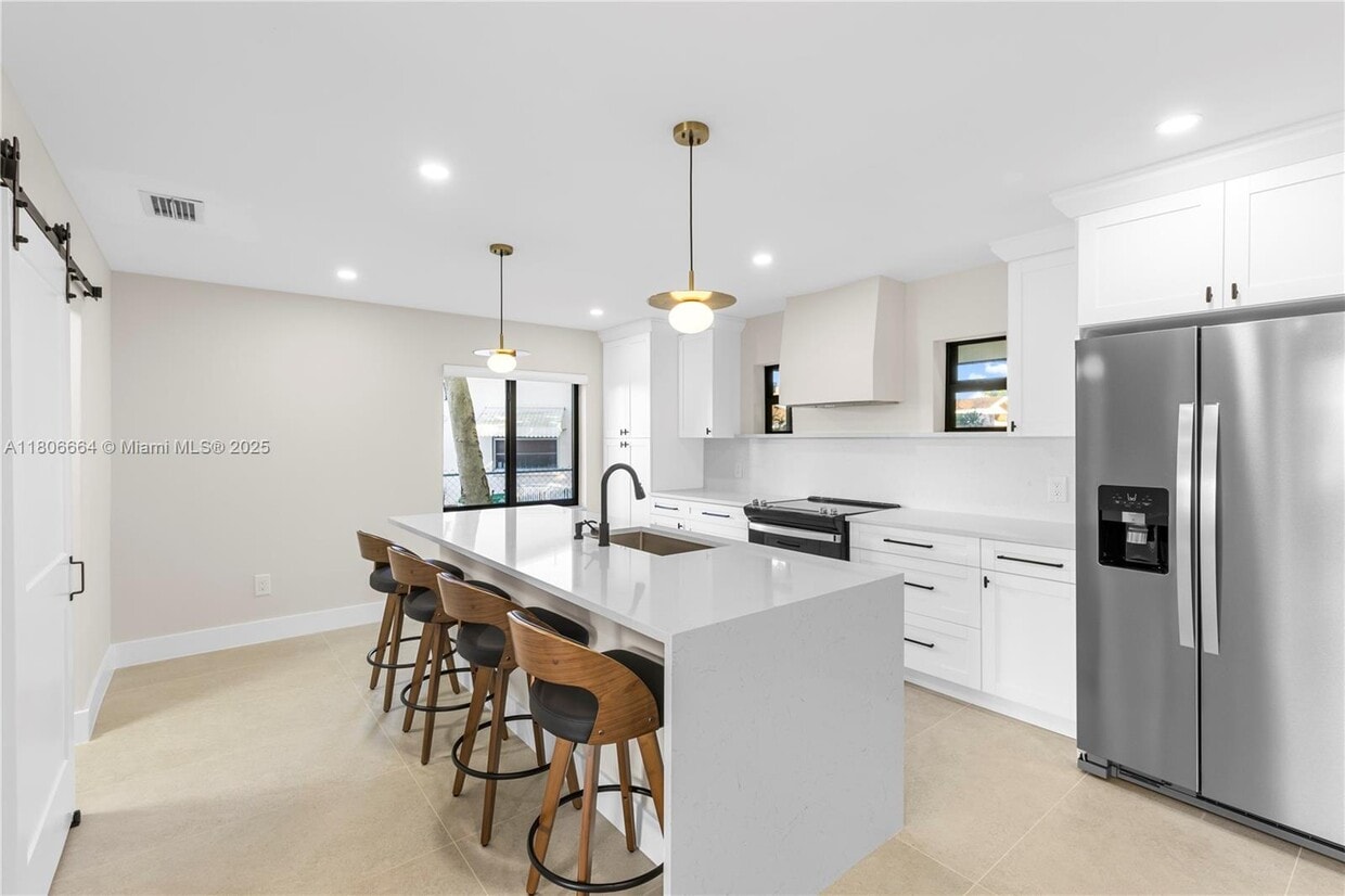Primary Photo - 22274 SW 61st Ave