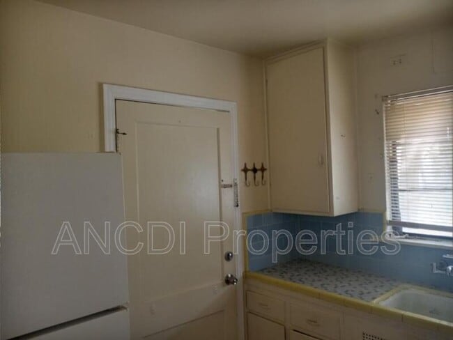 Foto del edificio - 703 Spring St