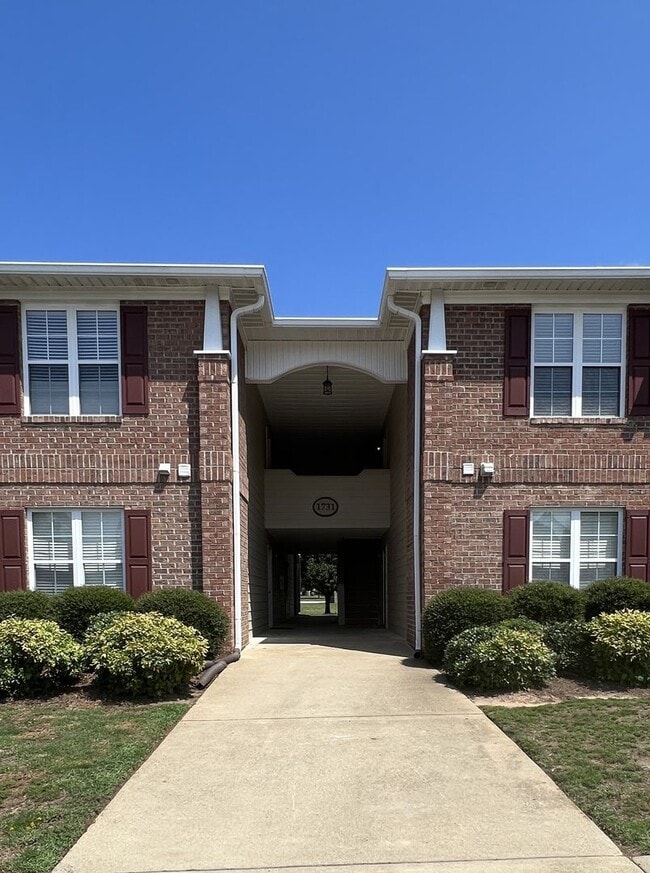 Building Photo - 1731 Renwick Dr