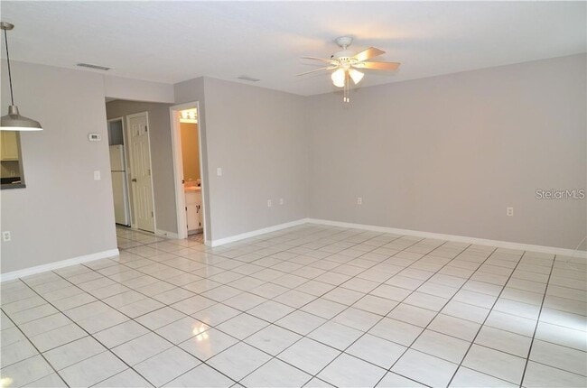 Building Photo - 106 S Primrose Dr