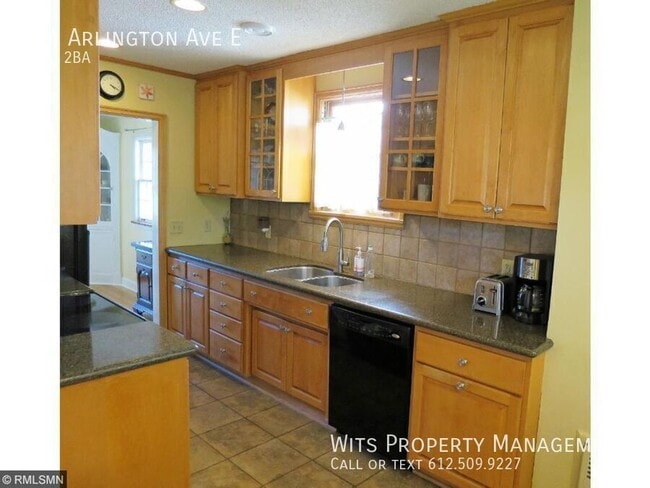 Foto del edificio - 704 Arlington Ave E