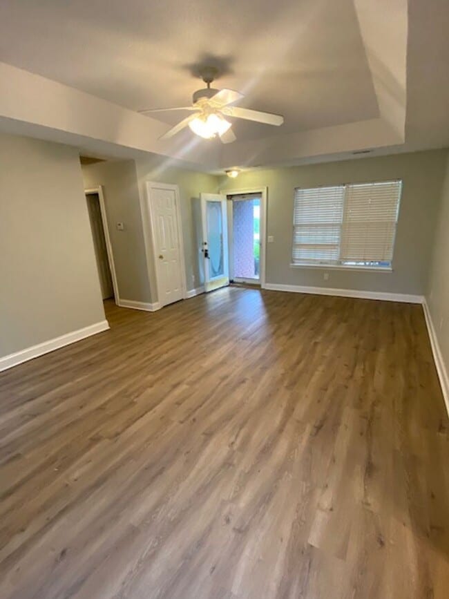 Building Photo - Super Cute Home In Excellent Location!