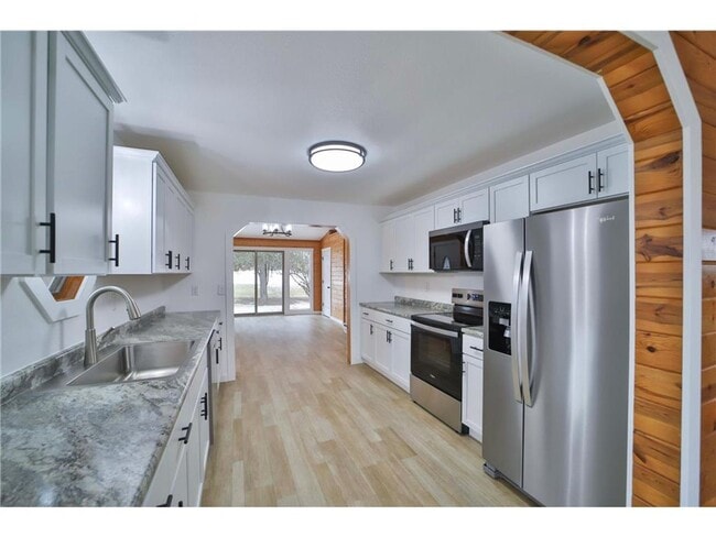 Building Photo - 3 Bedroom, 2 Bathroom Single Family House
