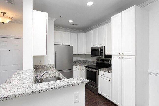 Building Photo - Beautiful 2 Bedroom Condo in Southern Village!