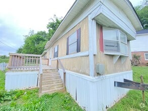 Building Photo - 625 Oval St
