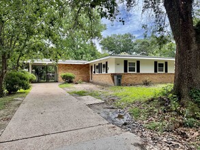 Building Photo - 343 S Fairfax Dr