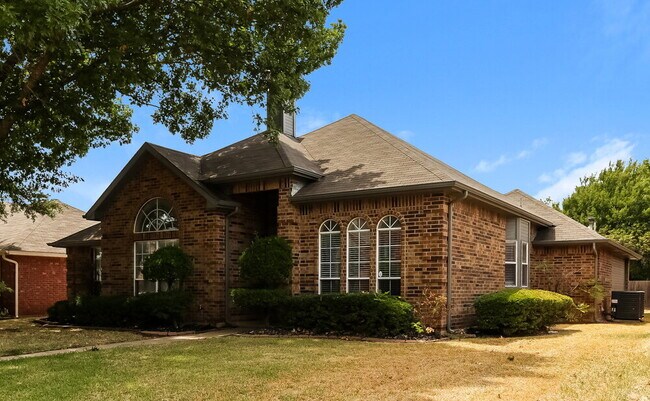 Building Photo - 1029 Hampshire Ln