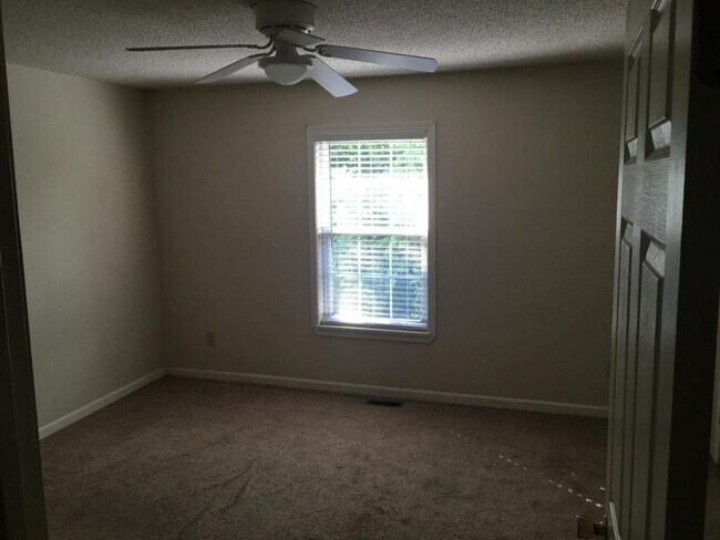 Foto del edificio - 1700 Lone Oak Rd