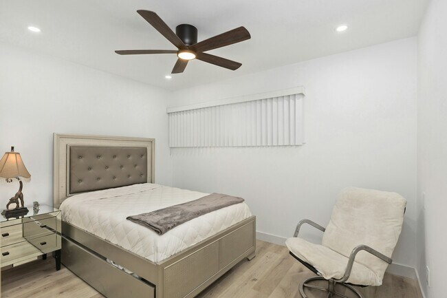 Foto del edificio - 5590 Shasta Ln