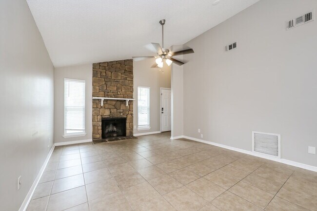 Building Photo - 756 Century 21 Dr