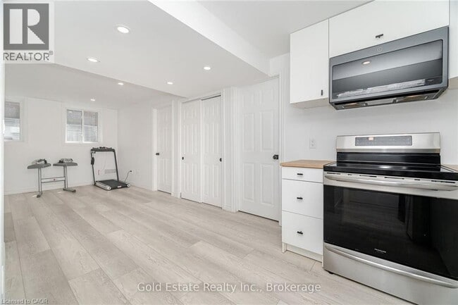 Building Photo - 292 Freure Dr