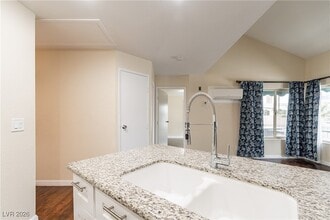 Building Photo - 450 Elm Dr