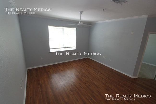 Building Photo - Excellent 3 BR, 2 Bath condo in Visconti East