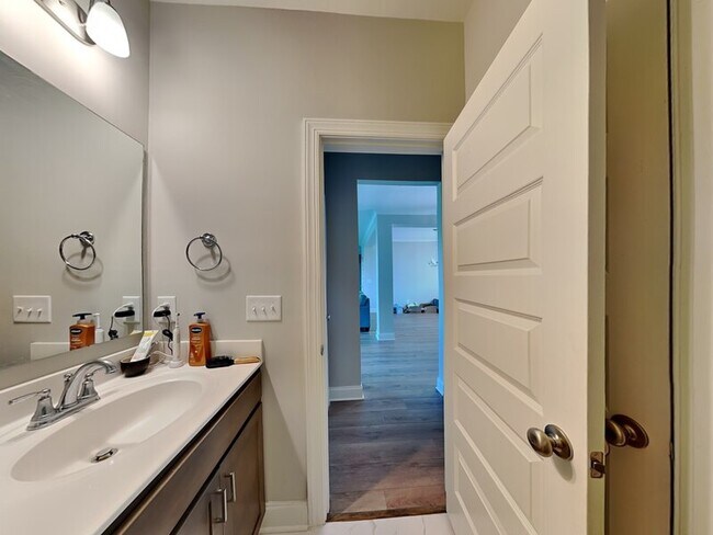 Building Photo - 1121 Camellia Ridge Dr