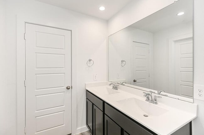 Building Photo - 3021 Skyline Mesa Dr