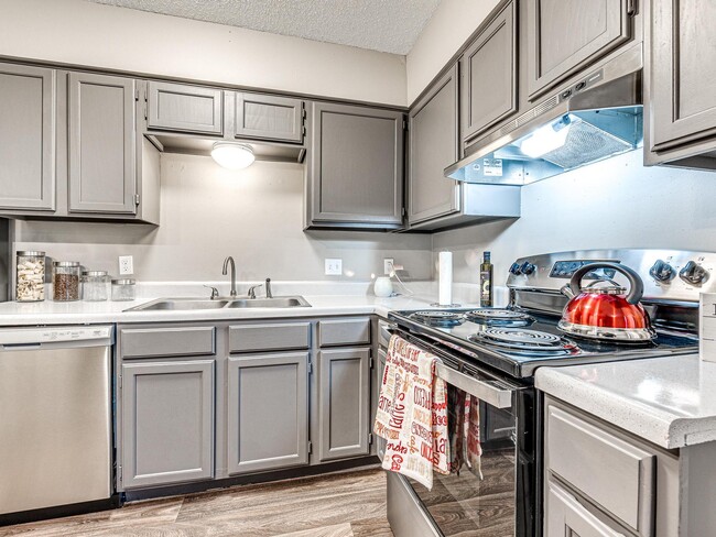 Kitchen - Diamond Crest Townhomes