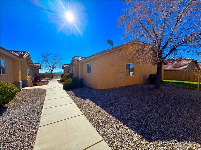 Building Photo - 2501 E Ambush St