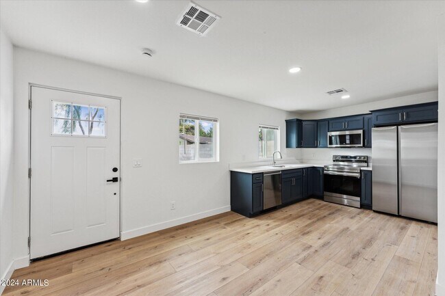 Foto del edificio - 1548 N Upland Cir
