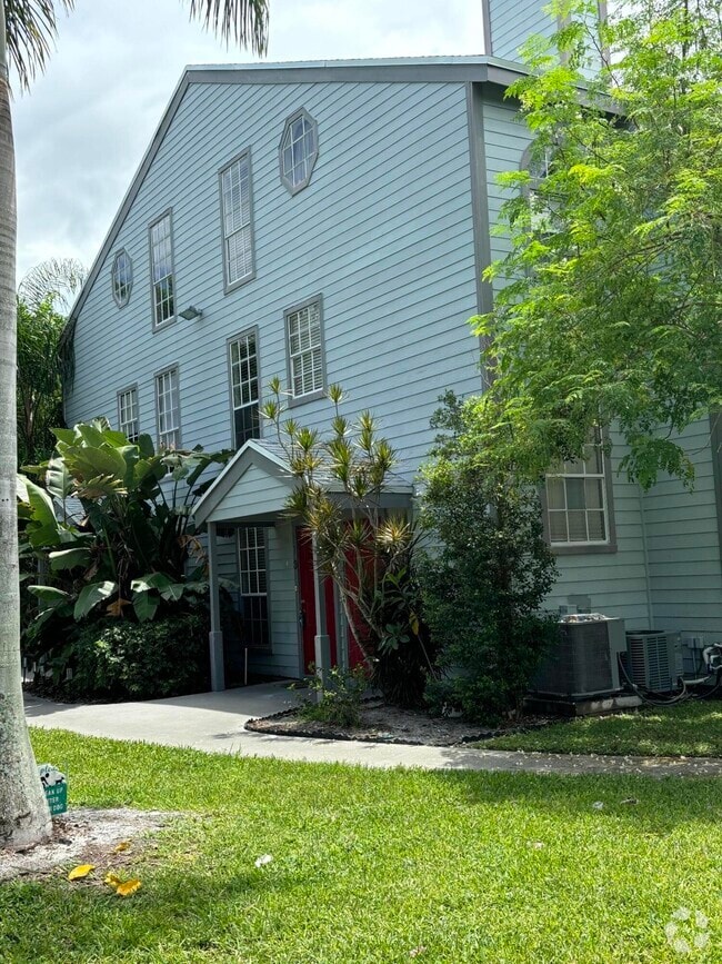 Cheap Pine Tree Pointe Apartments for Rent Deerfield Beach, FL 4