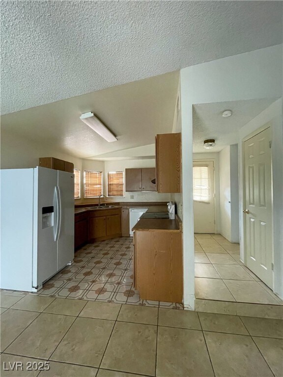 Foto del edificio - 7440 Lattimore Dr