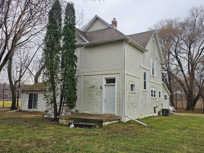 Photo - 107 S Hawley St House