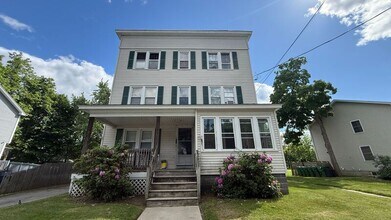 Building Photo - 70 Maple St