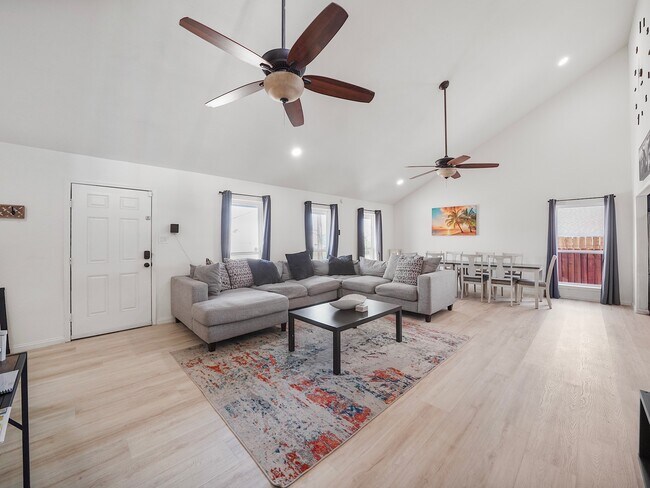 Foto del edificio - 8007 Beluche Dr