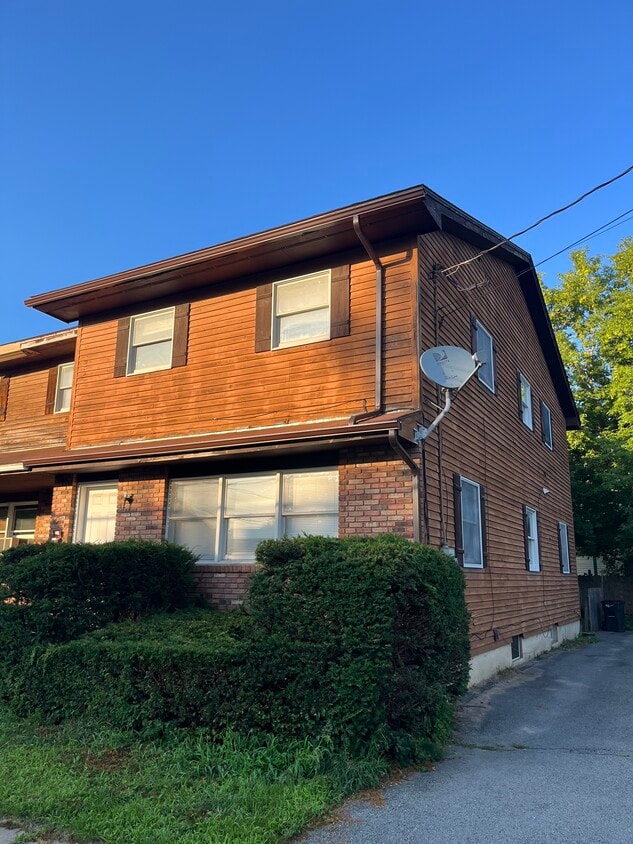 Primary Photo - 56 Champlain St