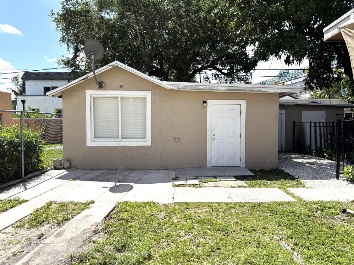 Primary Photo - 876 NW 14th Ct