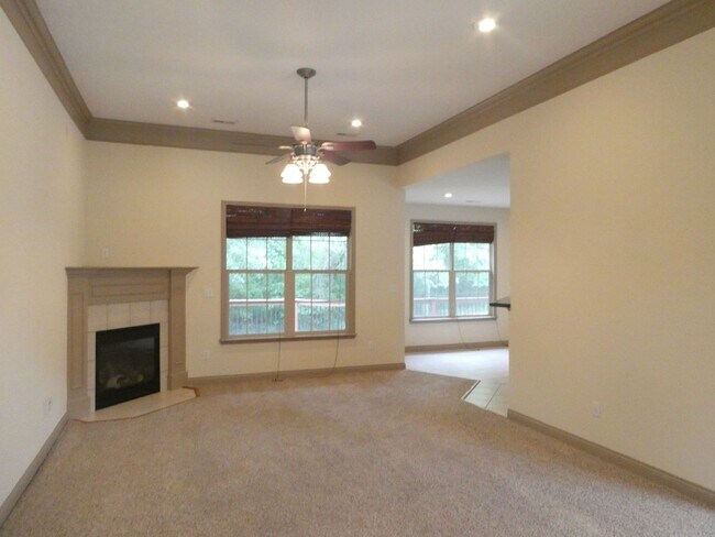 Foto del edificio - 3 Bedroom House in Mill Creek Manor