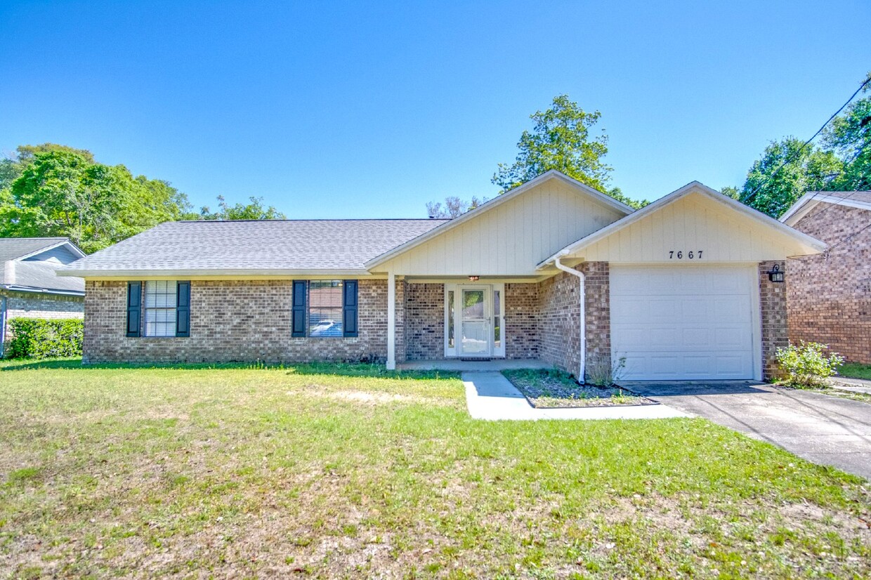 Primary Photo - Modern and updated 3/ 2 bath ranch home in...