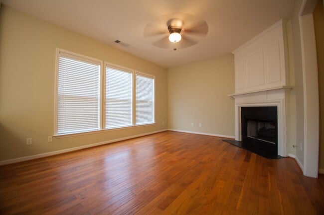 Building Photo - 452 Old Towne Dr