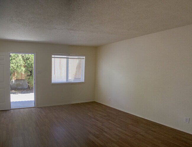 Living Room - 12104 Menaul Blvd NE