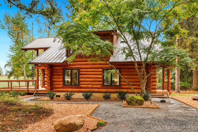 Building Photo - Log Cabin