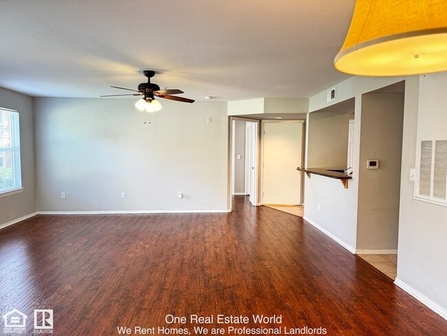 Foto del edificio - 425 Summit Ridge Pl