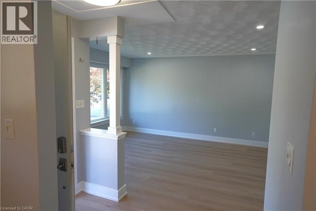 Building Photo - 20 Sunrise Dr