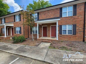 Building Photo - 268 Southcircle Dr NW