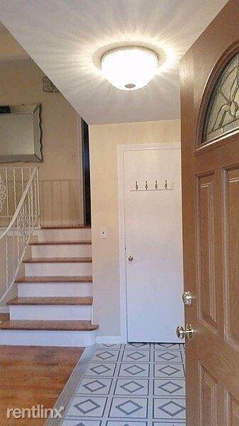 Foto del edificio - 4 br, 2 bath House - 8109 Crawford Avenue