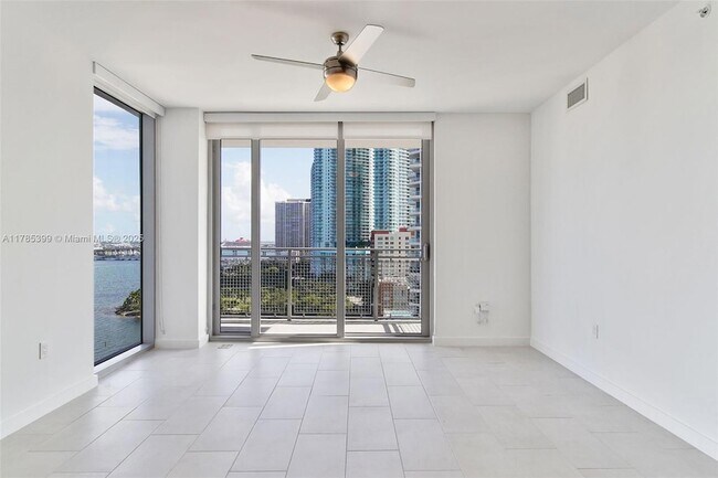 Foto del edificio - 2150 N Bayshore Dr
