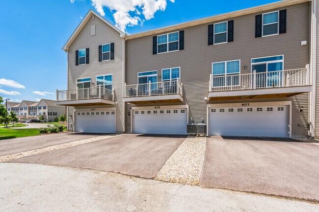 Building Photo - 605 Brook Ct