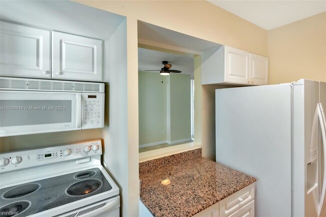 Building Photo - 3 br, 2 bath House - 5900 Collins Ave Apt 408