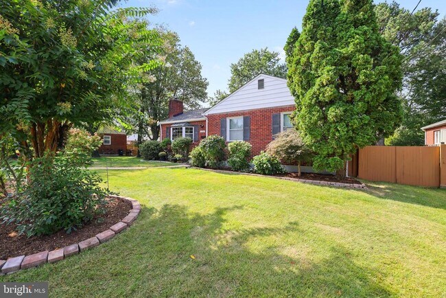 Foto del edificio - 10802 Blossom Ln