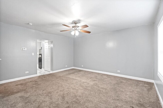 Building Photo - 305 S Springfield Ave
