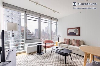 Building Photo - 550 W 54th St